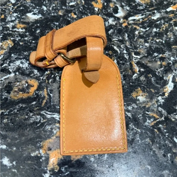 LOUIS VUITTON Brown Leather Luggage Tag and Poignant - Picture 2 of 4